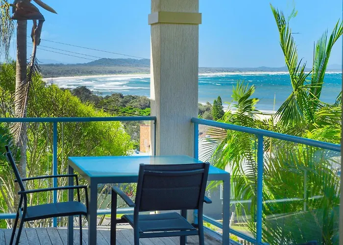 Breakers 2 213 East Street